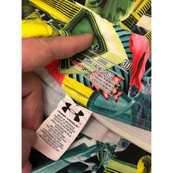 Under Armour Heat Gear Loose Fit Board Shorts Tropical Print Stretch Size 30 - Picture 9 of 9